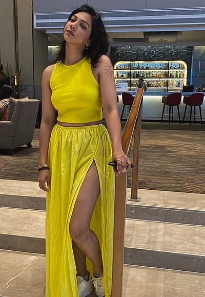 தங்கச் சிலை மடோனா செபாஸ்டியன்...!